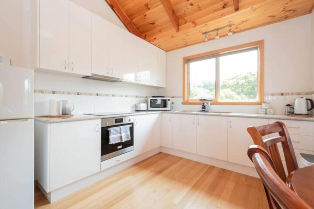 Private 2 Bedroom Cabin Retreat Legana Exterior foto